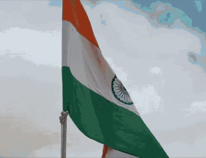 भाटी ने झोपड़ी में चल रहे स्कूल में किया ध्वजारोहण:बोले- आजादी के 80 साल बाद भी यहां सुविधाएं नहीं, ऐसे कैसे होगा विकसित भारत