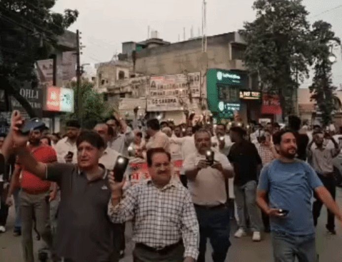 यमुनानगर में भाजपा ने कैंडल मार्च निकाला:कांग्रेस पर राष्ट्रीय गीत के अपमान का लगाया आरोप; MLA बोले-सम्मान के लिए सड़कों पर उतरे