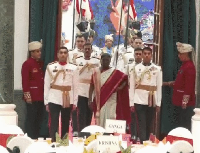 राष्ट्रपति भवन में एट होम रिसेप्शन, PM मोदी पहुंचे:मुर्मू के इवेंट में 650 मेहमान शामिल, इनमें 100 VVIP; पैरा-क्रिकेटर आमिर हुसैन लोन भी खास मेहमान