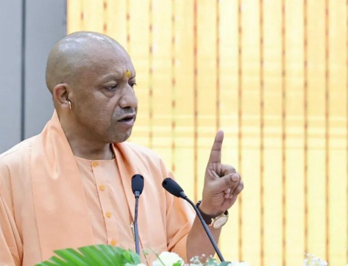 सीतापुर में CM योगी का बड़ा एक्शन, चौकी इंचार्ज निलंबित; SHO के खिलाफ जांच शुरू, 3 आरोपी हिरासत में