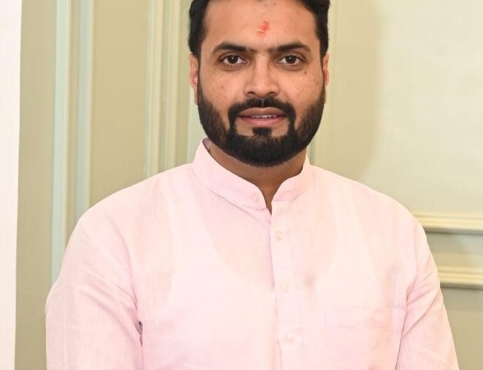 युवाओं को रोजगार मांगने वाला नहीं, रोजगार देने वाला बना रही धामी सरकार : विपुल मैंदोली*