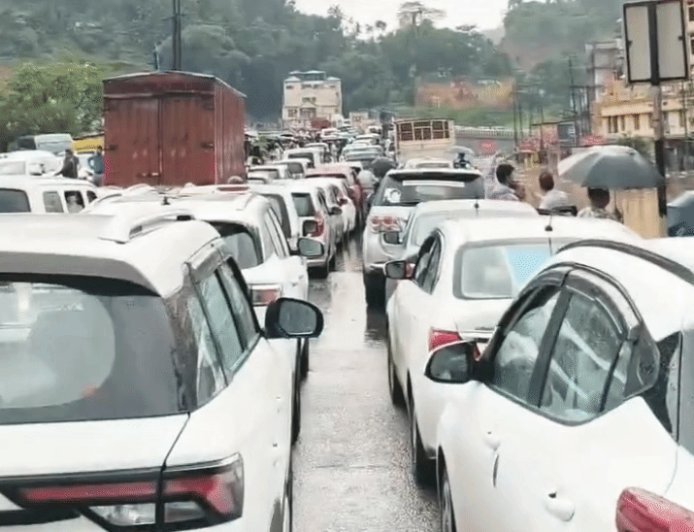 असम-मेघालय बॉर्डर पर नाकेबंदी:शिलांग में KSU की रैली के दौरान असम के लोगों से मारपीट से शुरू हुआ था विवाद