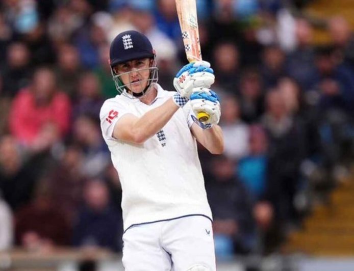 England vs Pakistan: Harry Brook और Joe Root की बैटिंग से बैकफुट पर मेहमान, मेजबानों को मिली 195 रनों की बढ़त