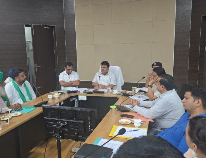 किसानों के साथ बैठक सौहार्दपूर्ण सम्पन्न।