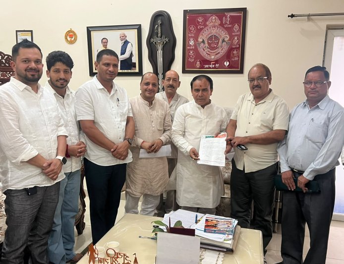 उच्च शिक्षा मंत्री से मिले छात्र प्रतिनिधि, सौंपा 4 सूत्रीय ज्ञापन