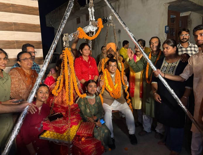 श्री श्याम होम्स कॉलोनी के 18 परिवारों के आशियाने उजड़ने से बचाने में विधायक शिव अरोरा की पहल रंग लाई, कॉलोनीवासियों ने विधायक शिव अरोरा को लड्डुओं में तोलकर जताया आभार*