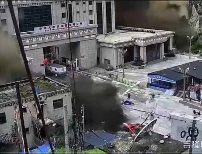 Nepal Flood: नेपाल बाढ़ की चपेट में कैलाश मानसरोवर यात्रियों का ग्रुप, 77 लोग इमिग्रेशन सेंटर पर थे, 743 लोग तिब्बत में, सद्गुरु जग्गी वासुदेव ने दिया बड़ा अपडेट