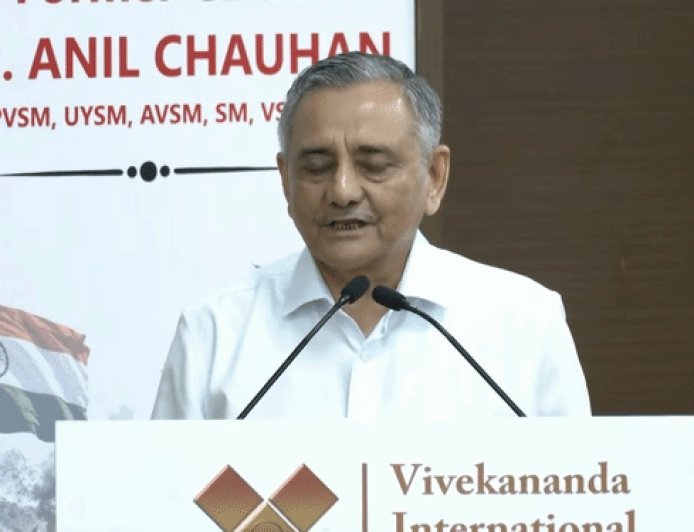 पूर्व CDS बोले-पाकिस्तान की किराना हिल्स से टकराया था ड्रोन:वह टारगेट नहीं था, अनजाने में गिरा होगा; ऑपरेशन सिंदूर के दौरान उठे थे सवाल
