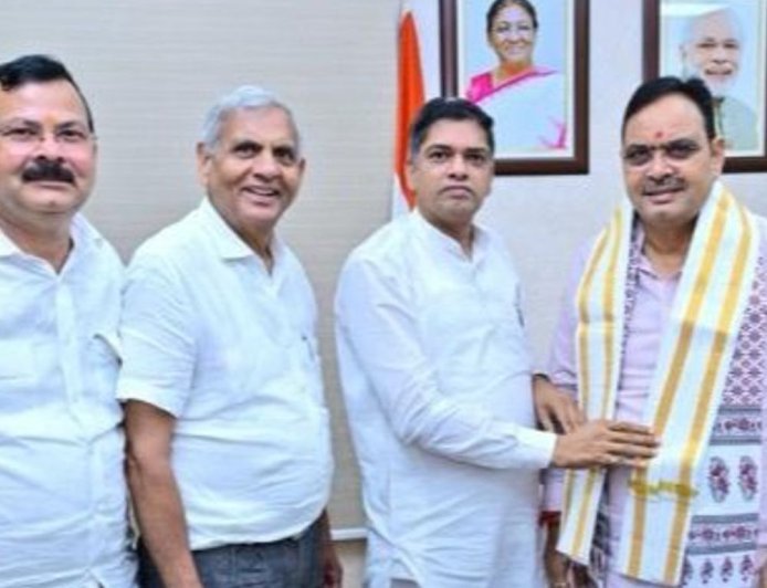 खनन उद्यमियों की समस्याएं लेकर CM से मिला प्रतिनिधिमंडल:ट्रैक्टर-ट्रॉली का ई-रवन्ना शुरू करने और वजन सीमा 6 टन करने की मांग