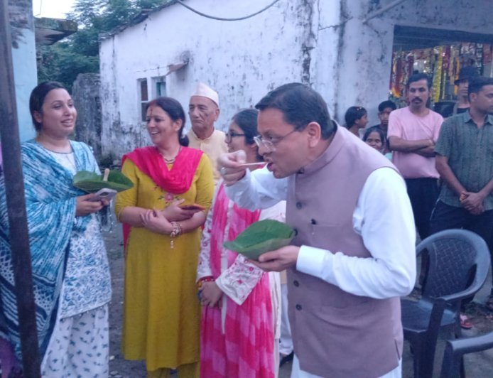 मुख्यमंत्री धामी ने लोकल फॉर वोकल को दिया