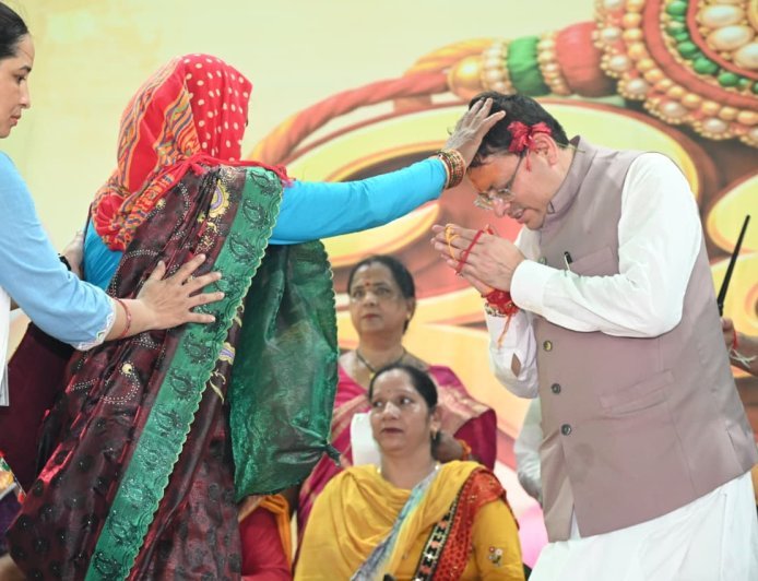 रक्षाबंधन समारोह में मुख्यमंत्री धामी का भव्य स्वागत,महिलाओं के लिए 60 वर्ष की उम्र से मुफ्त बस सफर की घोषणा।*