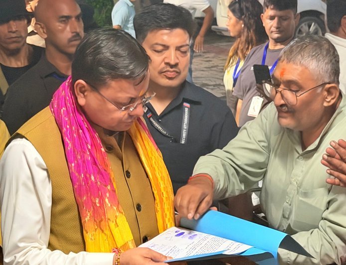 मुख्यमंत्री पुष्कर सिंह धामी ने सुनीं जनसमस्याएं, अधिकारियों को त्वरित समाधान के दिए निर्देश l