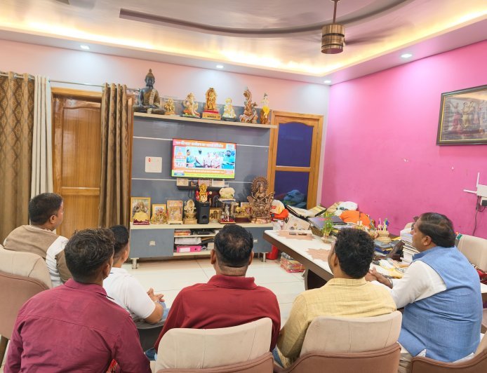 महापौर विकास शर्मा ने बूथ संख्या 158 पर सुनी ‘मन की बात’