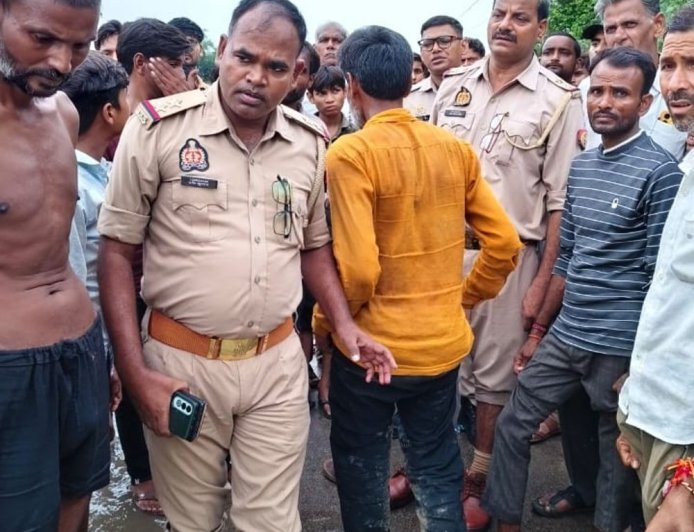 नाला पार करते समय तेज बहाव में बही किशोरी:हमीरपुर में तलाश जारी, खेत में बने डेरा से पैदल गांव लौट रही थी