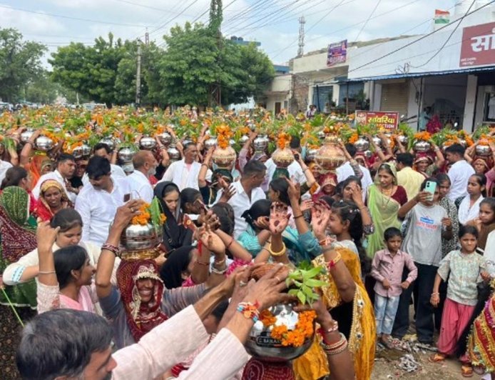 751 कलश के साथ निकली वीर-तेजाजी की विशाल कलश यात्रा:जगह-जगह भव्य स्वागत हुआ, पूरे रास्ते नाचते-गाते चले भक्त