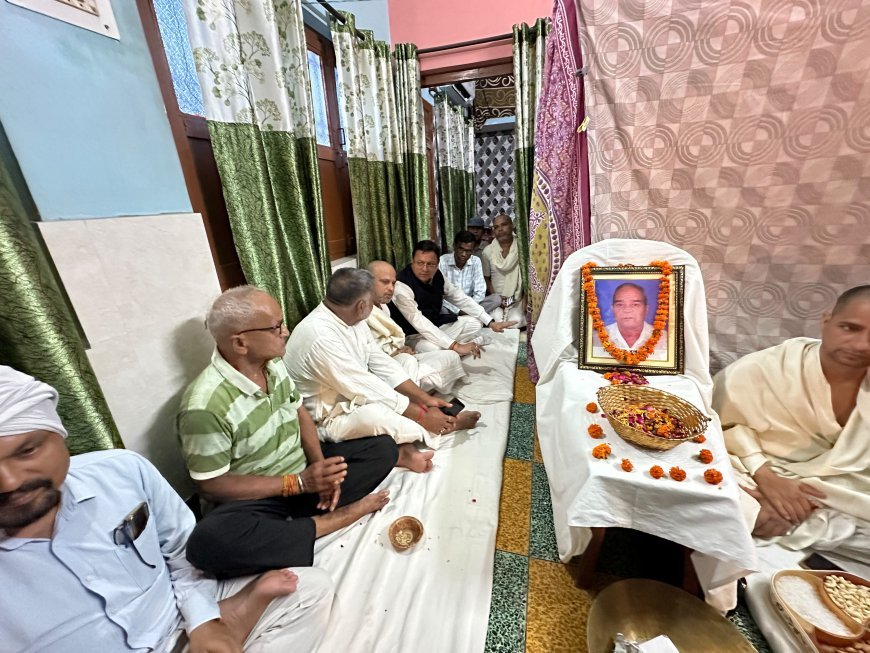 मुख्यमंत्री पुष्कर सिंह धामी ने स्व. बिशन सिंह कापड़ी को श्रद्धांजलि अर्पित कर परिजनों को दी सांत्वना