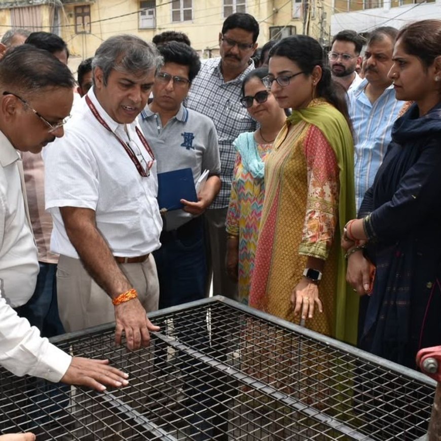 सदर बाजार में जलभराव रोकने के लिए MCD का एक्शन:मैनहोल पर ग्रिल और 24x7 निगरानी, कुतुब रोड-तेलीवाड़ा अखाड़ा क्षेत्र में सभी विभाग मिलकर करेंगे काम