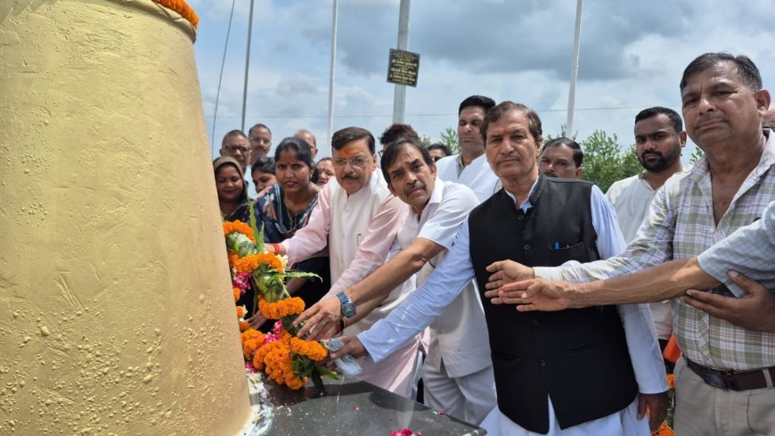अगस्त क्रांति दिवस पर स्वतंत्रता संग्राम सेनानियों को श्रद्धांजलि, पूर्व विधायक राजेश शुक्ला बोले—‘भारत छोड़ो आंदोलन ने रखी आजादी की मजबूत नींव’