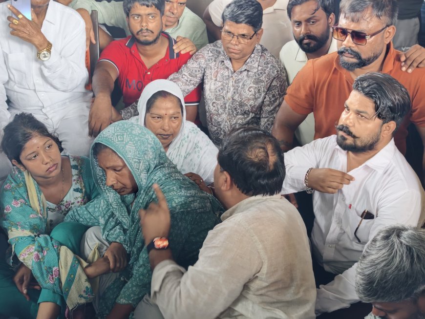 महापौर के हस्तक्षेप के बाद नगर निगम में वाल्मीकि समाज का धरना समाप्त