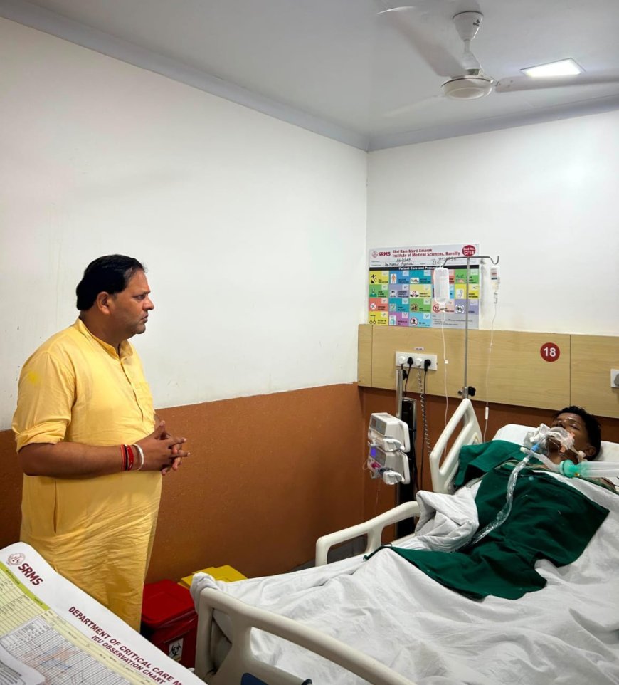 अभिषेक का हाल जानने फिर राममूर्ति अस्पताल पहुंचे महापौर विकास शर्मा