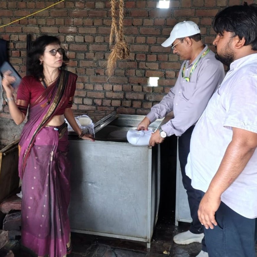 मथुरा में 1.80 टन मिलावटी पनीर-दूध नष्ट:8 दुकानों पर छापेमारी, 26 सैंपल लेकर जांच को भेजे