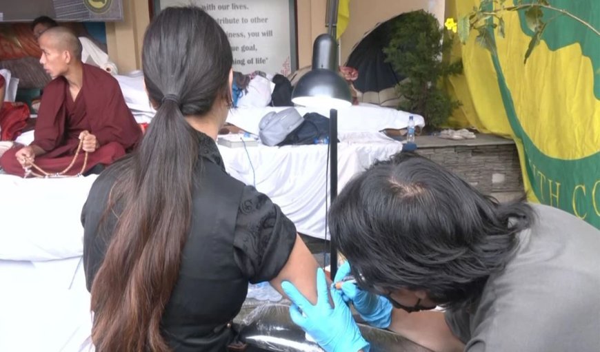 Dharamshala में Tibet Tattoo Protest: चीन के Ethnic Unity Law के खिलाफ तिब्बतियों का अनोखा और बड़ा संघर्ष