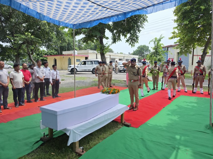 आरक्षी स्व0 श्री भुवन चंद्र आर्या जी के आकस्मिक निधन पर ऊधमसिंहनगर पुलिस परिवार द्वारा दी गई भावभीनी श्रद्धांजलि