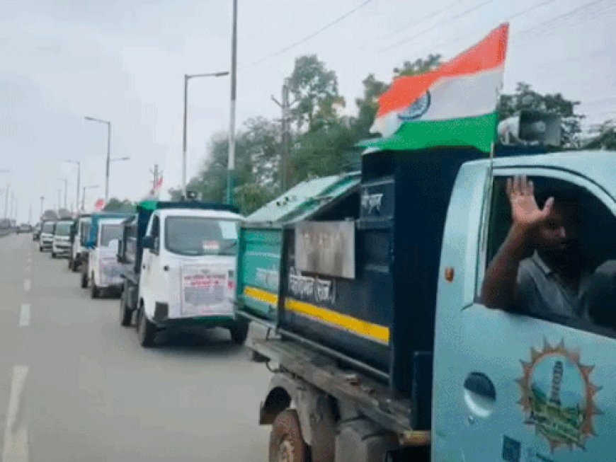 कचरे की EV-गाड़ियों से निकाली स्वच्छता तिरंगा यात्रा:सफाईकर्मी बोले- शहर को साफ रखना सभी नागरिकों की भी जिम्मेदारी