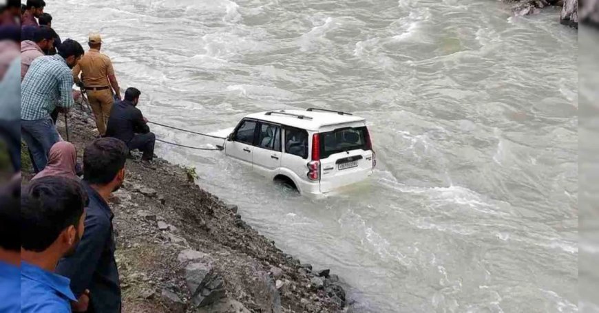 किश्तवाड़ में बड़ा हादसा, चिनाब नदी में गिरी महिंद्रा स्कॉर्पियो; 5 लोगों की मौत