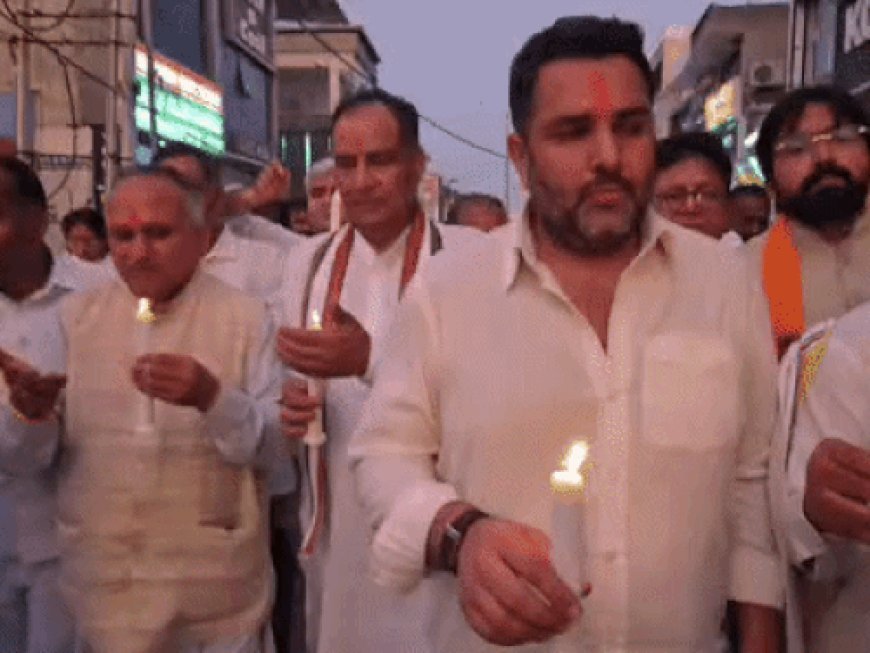 सोनीपत में भाजपा ने निकाला कैंडल मार्च:वंदे मातरम के कथित अनादर का विरोध; विधायक बोले- कांग्रेस को माफी मांगनी चाहिए