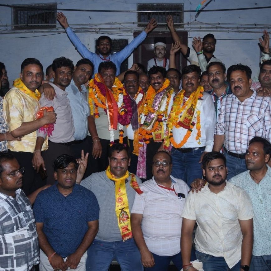 हाथरस में श्री अग्रवाल सभा के द्विवार्षिक चुनाव संपन्न:अनिल अग्रवाल बने अध्यक्ष, जीत के बाद ढोल-नगाड़ों के साथ निकला विजय जुलूस