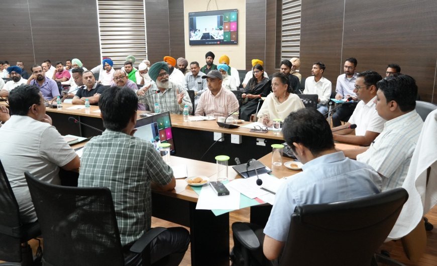 रुद्रपुर,जिले में धान खरीद की प्रक्रिया को पारदर्शी और सुगम बनाने के लिए जिला प्रशासन ने युद्ध स्तर पर तैयारियां शुरू कर दी