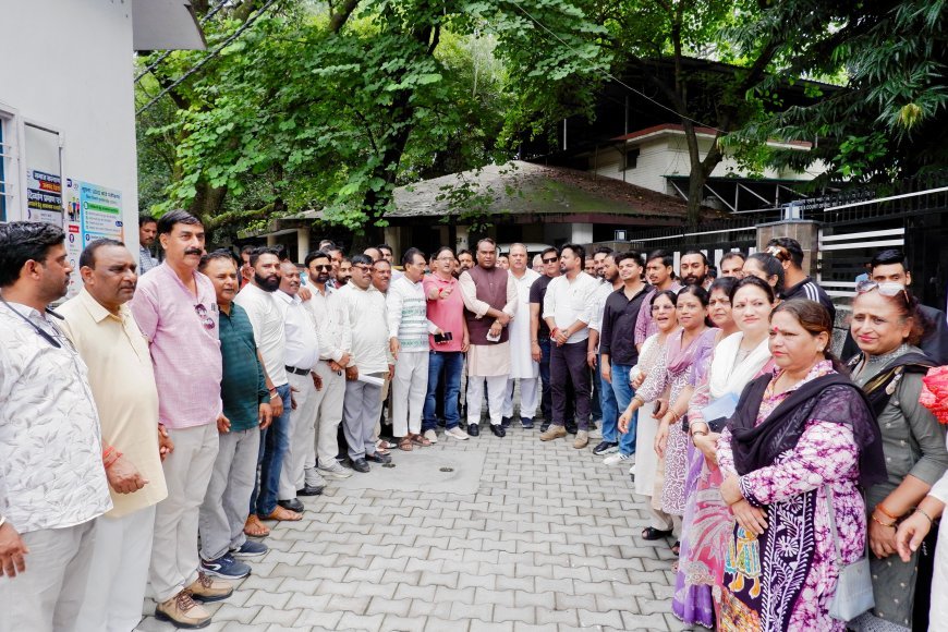 भारतीय जनता पार्टी महानगर सिद्धार्थ उमेश अग्रवाल जी के नेतृत्व में सैकड़ो कार्यकर्ताओं के साथ SIR प्रक्रिया में बाधा डालने के कांग्रेस के प्रयासों के खिलाफ भाजपा का जोरदार प्रदर्शन