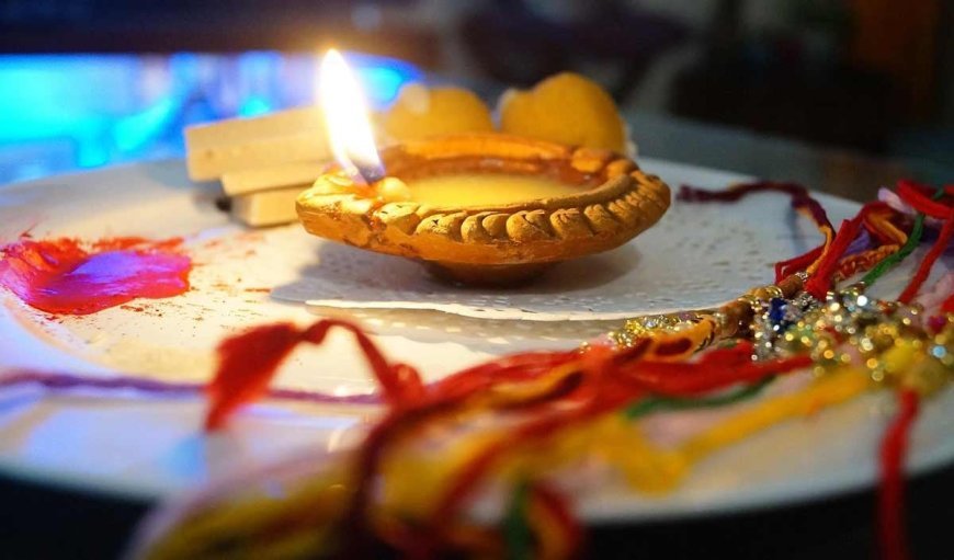 Raksha Bandhan 2026: भाई-बहन के अटूट प्रेम का पर्व, जानें सावन पूर्णिमा पर राखी बांधने का शुभ मुहूर्त