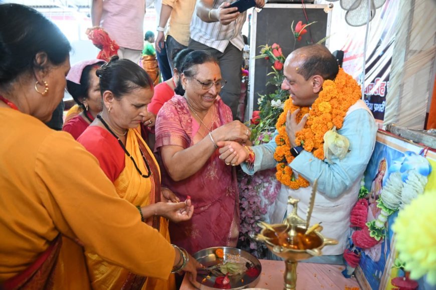 बड़कोट में रक्षाबंधन पर्व पर उमड़ा बहनों का सैलाब, मनवीर चौहान को बांधी राखी