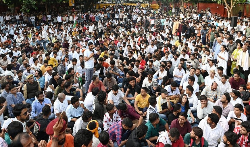 जंतर-मंतर की सियासी झाड़फूंक: संविधान, राजनीति और सामाजिक न्याय की असली परीक्षा!