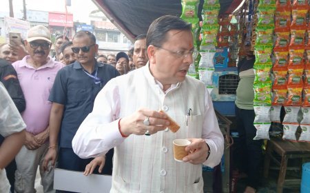मुख्यमंत्री धामी ने लोकल फॉर वोकल को दिया बढ़ावा, मेलाघाट सड़क में पैदल चलकर मिलन डेरी में पी चाय।*