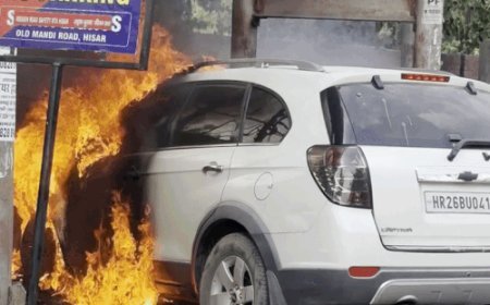 कचरे के ढेर से SUV में लगी आग, VIDEO:तलाकी गेट पर गाड़ी पार्क करके बैंक गया था मालिक, फायर बिग्रेड मौके पर पहुंची