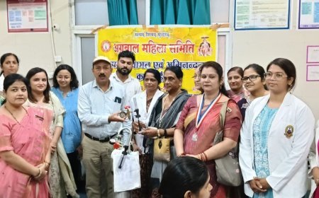 गोरखपुर में स्वास्थ्य सेवा में समिति का सहयोग:अग्रवाल महिला समिति ने महिला अस्पताल को भेंट की ऑक्सीमीटर मशीनें