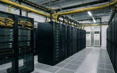 Anthropic और OpenAI में सुरक्षा चिंताओं पर इस्तीफे, AI की तेज दौड़ जारी