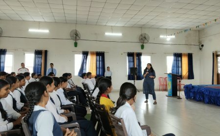 बाल अधिकार एवं बाल संरक्षण को लेकर द ऑक्सफोर्ड अकादमी रुद्रपुर में जागरूकता अभियान आयोजित*"
