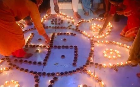 विधायक शिव अरोरा के नेतृत्व मे 1100 दीयों से जगमगाया रुद्रपुर , ‘आशीर्वाद का दीया’ जलाकर मनाया प्रधानमंत्री नरेंद्र मोदी का जन्मदिन*