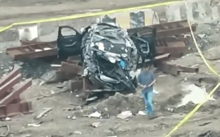 मुंबई में BMW फ्लाईओवर से गिरी:कार सवार 3 की मौत, 1 घायल; तेज रफ्तार के चलते ड्राइवर ने कंट्रोल खोया
