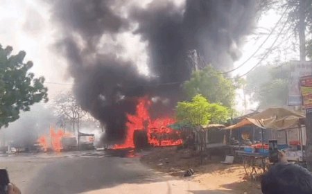 भिवानी में केमिकल से भरे टैंकर में लगी आग:गुजरात से सोनीपत जा रहा, अचानक पलटा, रेहड़ी और खोखे में भी आए चपेट में