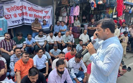 इलेक्ट्रॉनिक एसोसिएशन व्यापारियों के धरने में पहुंचे विधायक शिव अरोरा, बोले—व्यापारियों में भय पैदा करने वाली GST कार्रवाई रुद्रपुर में नहीं चलेगी*