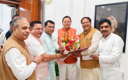 रुद्रपुर के विकास को लेकर सीएम से मिले महापौर विकास शर्मा