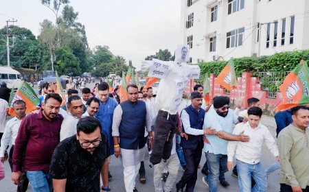 डोभाल पर टिप्पणी के खिलाफ भाजपा ने फूँका कांग्रेस का पुतला