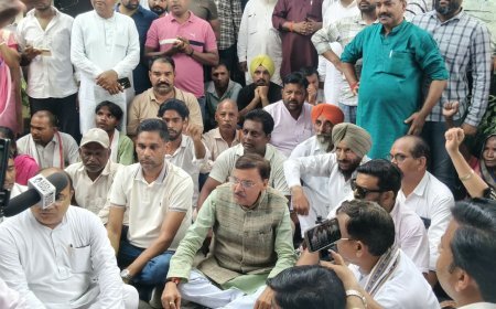 किच्छा निकाय चुनाव विवाद पर भाजपा का तीखा प्रदर्शन, कांग्रेस का पुतला दहन कर राजेश प्रताप सिंह की तत्काल गिरफ्तारी की मांग
