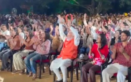 PM Modi Bhajan Clubbing : युवाओं के साथ भजन की धुन पर झूमे पीएम मोदी, जानिए क्या है 'Bhajan Clubbing'  ट्रेंड