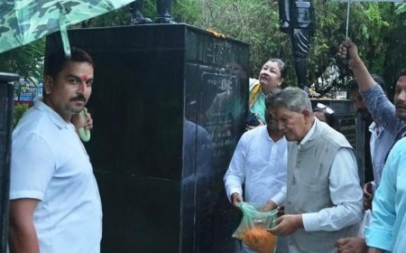 ईडी की लंबी पूछताछ के बाद पूर्व मुख्यमंत्री हरीश रावत ने शहीदों को किया नमन